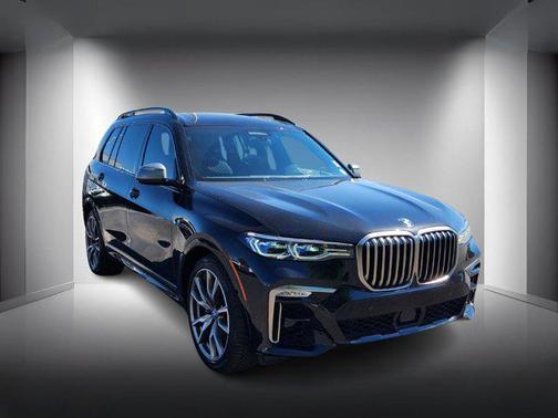 2022 BMW X7 M50i