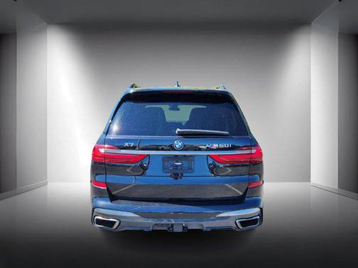 2022 BMW X7 M50i