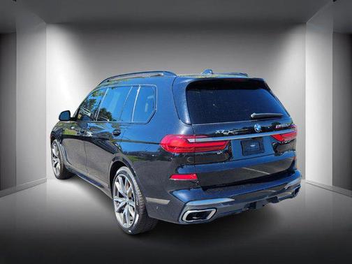 2022 BMW X7 M50i