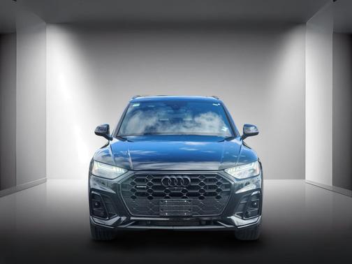 Mythos Black Metallic 2023 Audi Q5 e 55 S line Prestige