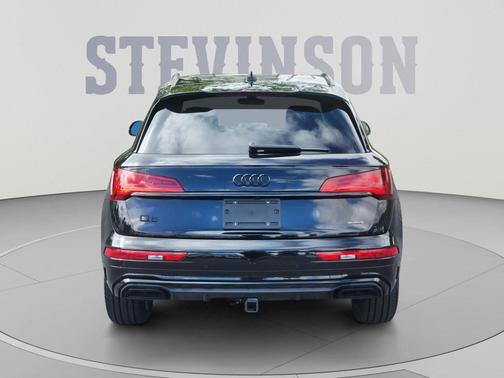 Mythos Black Metallic 2023 Audi Q5 e 55 S line Prestige