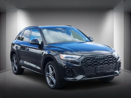 Mythos Black Metallic 2023 Audi Q5 e 55 S line Prestige