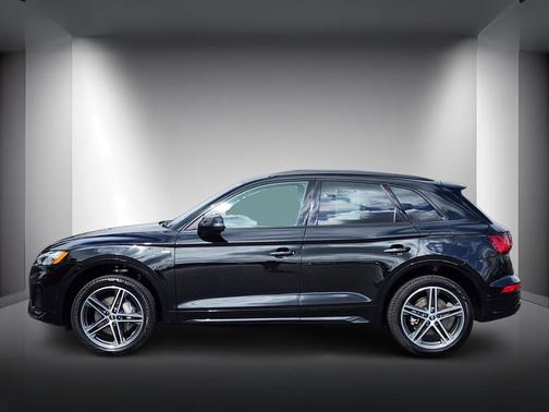 Mythos Black Metallic 2023 Audi Q5 e 55 S line Prestige