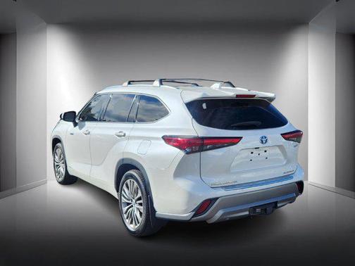 2021 Toyota Highlander Hybrid Platinum