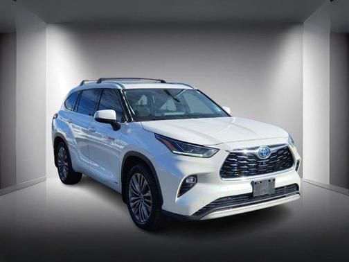 2021 Toyota Highlander Hybrid Platinum