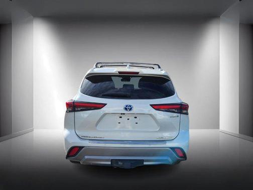 2021 Toyota Highlander Hybrid Platinum