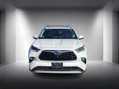 2021 Toyota Highlander Hybrid Platinum