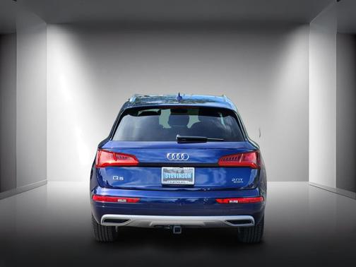 Navarra Blue Metallic 2018 Audi Q5 2.0T Premium Plus
