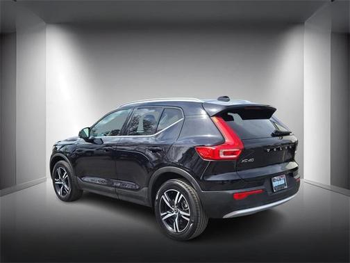 2024 Volvo XC40 B5 Core