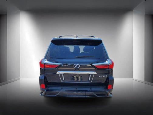 2021 Lexus LX 570 Three-Row