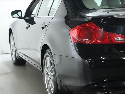 2011 INFINITI G37x Base