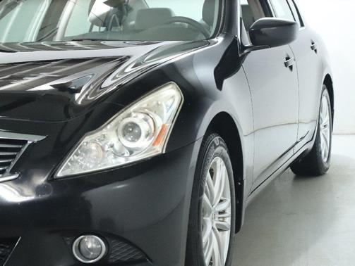 2011 INFINITI G37x Base