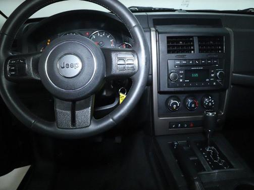 Black Forest Green Pearlcoat 2012 Jeep Liberty Sport