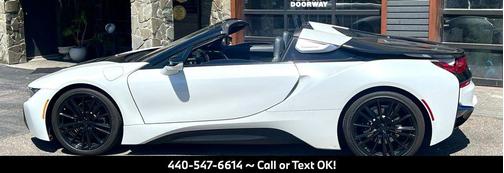 Crystal White Pearl Metallic w/BMW i Frozen Blue 2019 BMW i8 Base