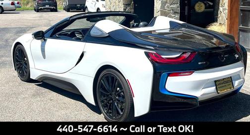 Crystal White Pearl Metallic w/BMW i Frozen Blue 2019 BMW i8 Base