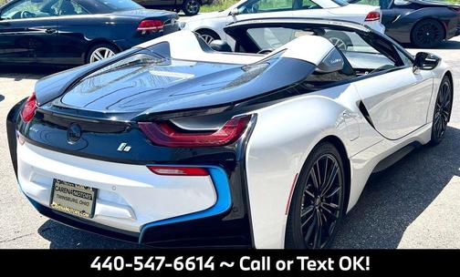 Crystal White Pearl Metallic w/BMW i Frozen Blue 2019 BMW i8 Base