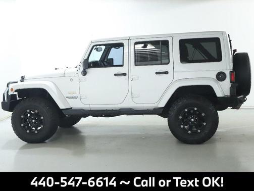 Bright White Clearcoat 2014 Jeep Wrangler Unlimited Sahara
