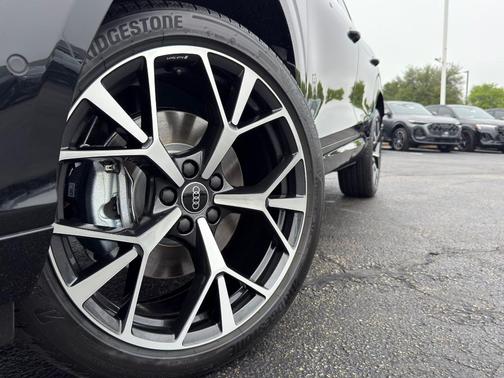 Mythos Black Metallic 2026 Audi Q3 S line