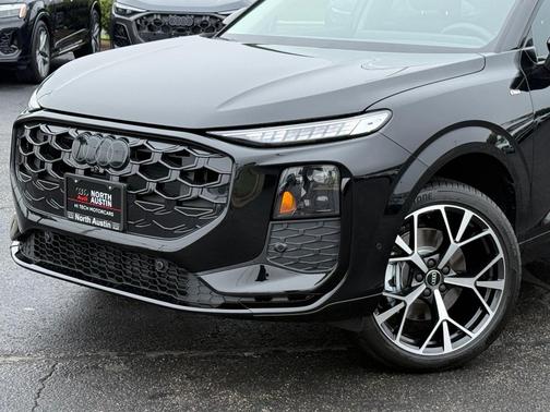 Mythos Black Metallic 2026 Audi Q3 S line