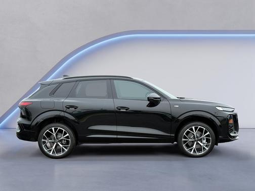 Mythos Black Metallic 2026 Audi Q3 S line