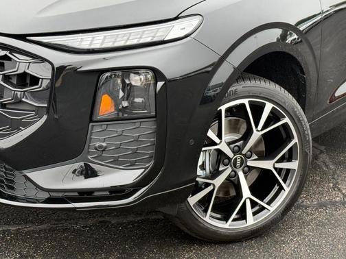 Mythos Black Metallic 2026 Audi Q3 S line