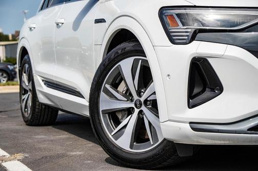 2024 Audi Q8 e-tron Premium