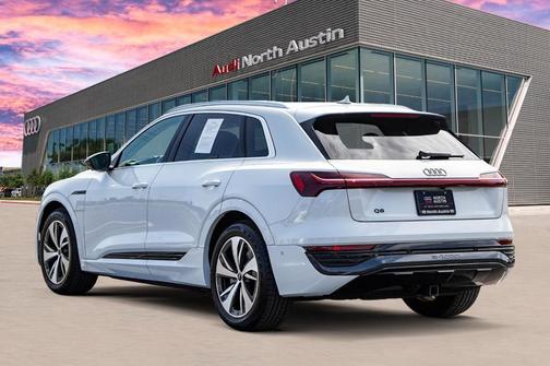 2024 Audi Q8 e-tron Premium