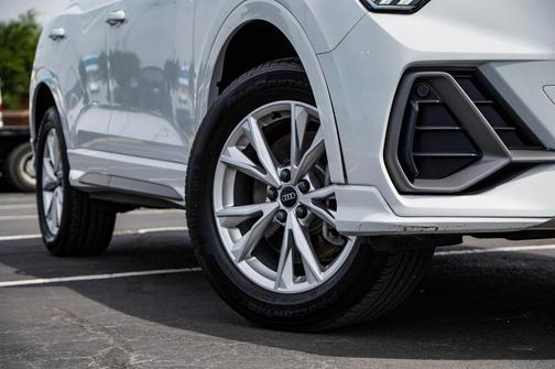 2024 Audi Q3 45 S line Premium