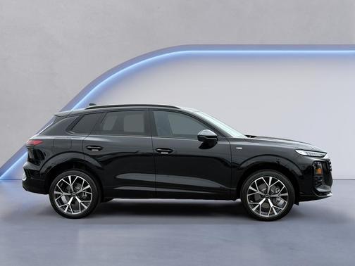 Mythos Black Metallic 2026 Audi Q3 S line