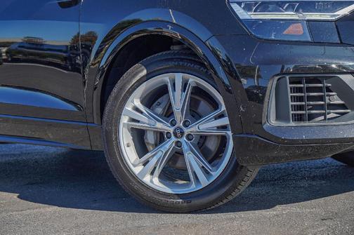 2022 Audi Q8 55 Premium Plus