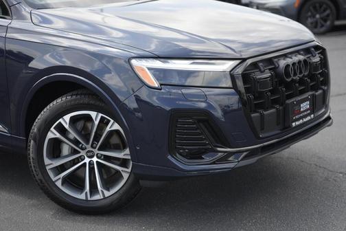 2025 Audi Q7 45 Premium Plus