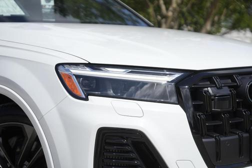 2025 Audi Q7 55 Premium Plus