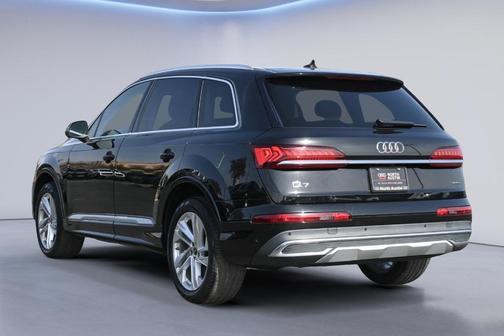 2023 Audi Q7 45 Premium
