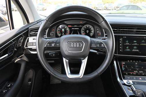 2023 Audi Q7 45 Premium