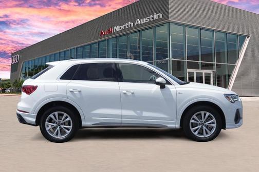 2022 Audi Q3 45 S line Premium