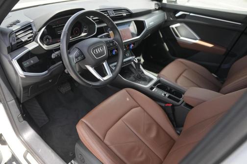 2022 Audi Q3 45 S line Premium