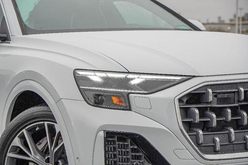 2024 Audi Q8 55 Premium