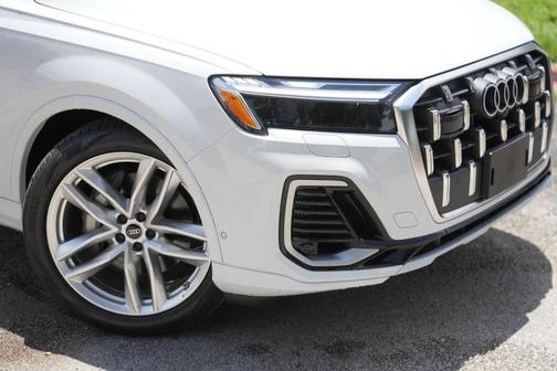 2025 Audi Q7 55 Premium Plus