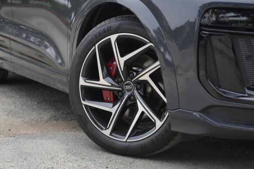 2025 Audi SQ6 e-tron Premium