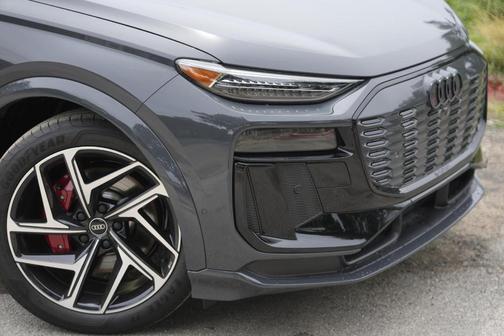 2025 Audi SQ6 e-tron Premium