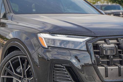 2025 Audi Q7 55 Premium
