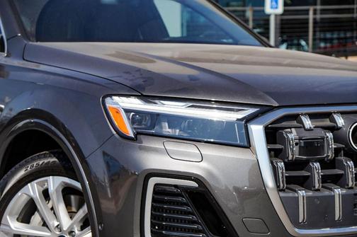 2025 Audi Q7 55 Premium
