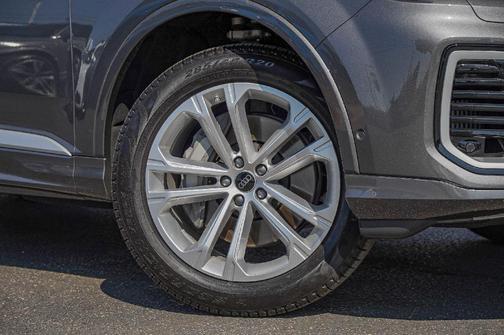 2025 Audi Q7 55 Premium