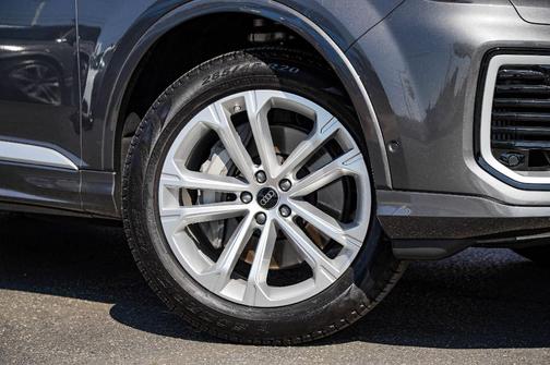 2025 Audi Q7 55 Premium