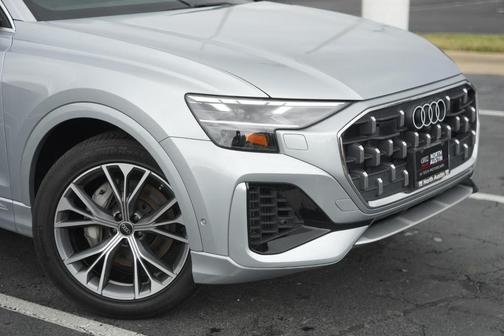 2024 Audi Q8 55 Premium