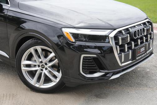 2025 Audi Q7 55 Premium