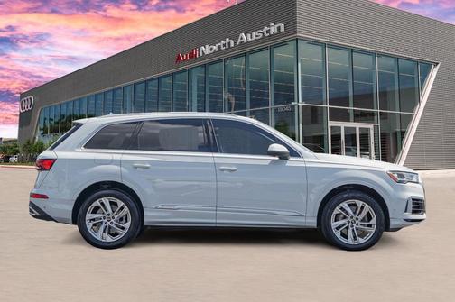 2022 Audi Q7 55 Premium Plus