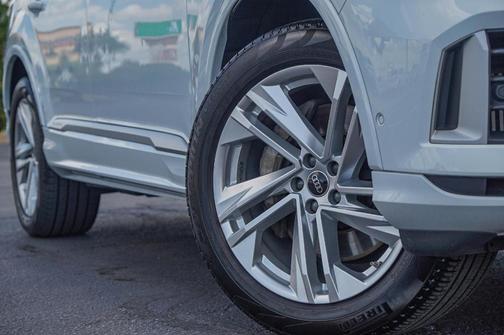 2022 Audi Q7 55 Premium Plus
