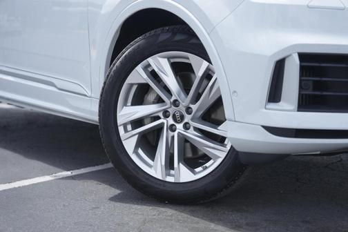 2022 Audi Q7 55 Premium Plus