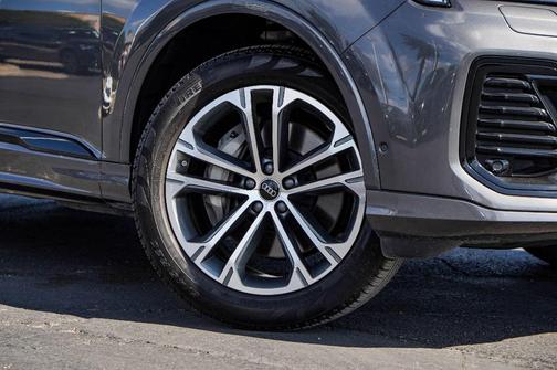 2025 Audi Q7 45 Premium Plus